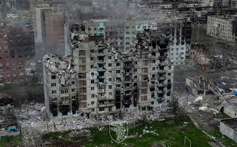 Guerre En Ukraine Les Images De Bakhmout En Ruines Le Parisien