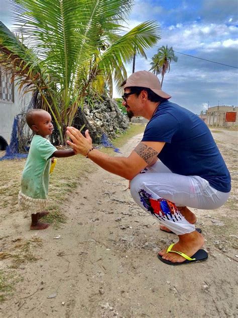 Da Torre Annunziata All Africa Per Far Sorridere I Bambini