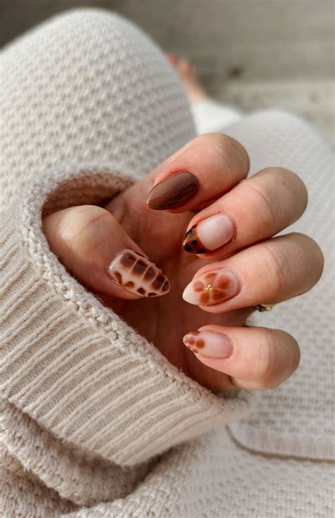 30 Trendy Fall Nails To Inspire Your Cozy Season Look Floral And Tortoiseshell Textured Nails