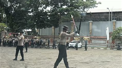 Nonton Polisi Latihan Marching Band Di Gor Denpasar Bali Youtube