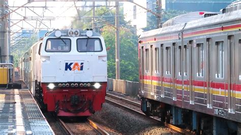 Ngabuburit Nonton Kereta Api Eksekutif Elit Keluar Masuk Jakarta Ka