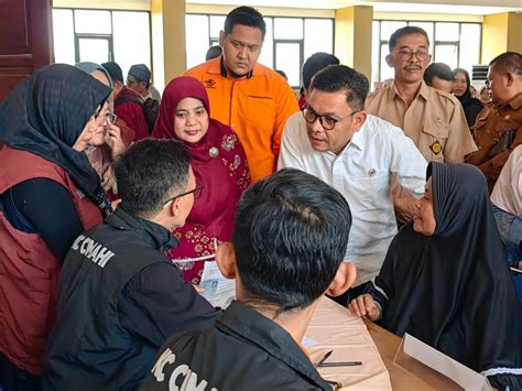 Salurkan Bantuan Kepada Ratusan Kpm Kang Ace Sebut Program Pena