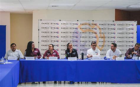 Betzabé Martínez participa en Foro con empresarios de La Laguna El