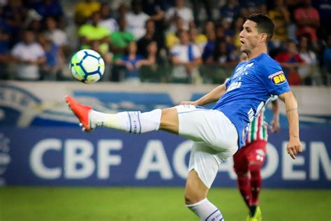 gosto por decisões Thiago Neves completa 100 jogos pelo Cruzeiro