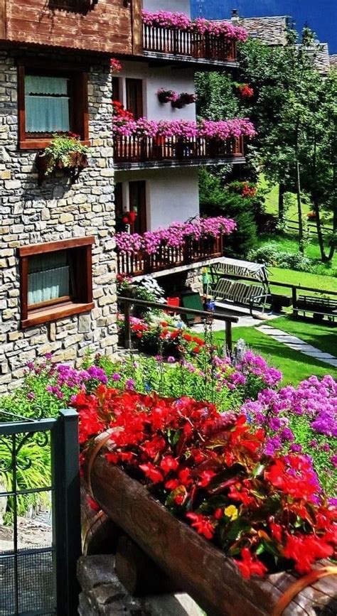 Pin By Yelis On Balconies And Porches Beautiful Flowers Garden