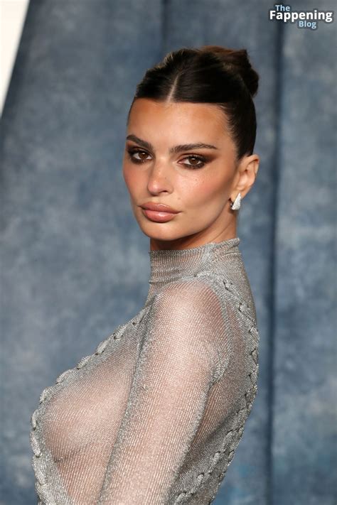 Emily Ratajkowski Flashes Her Nude Tits At The Vanity Fair Oscar