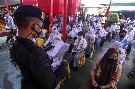 Foto Percepatan Vaksinasi Covid 19 Pelajar Di Depok