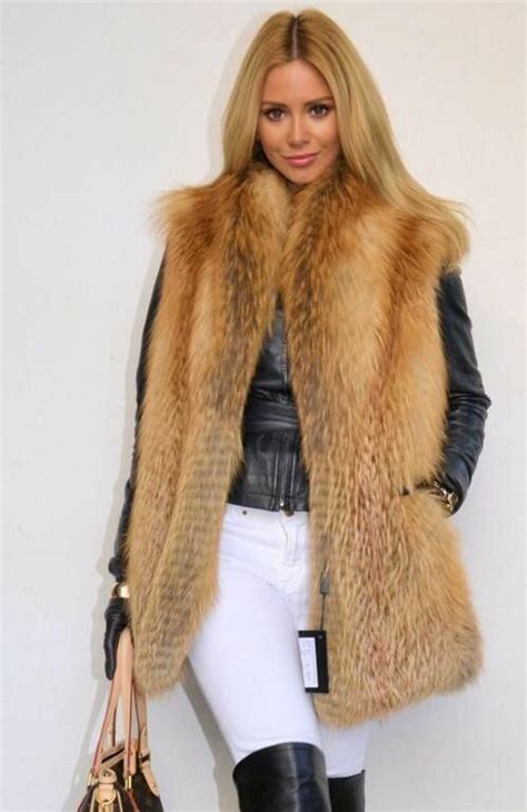Меховая жилетка из лисы. С чем носить меховой жилет из черно | Coat ...