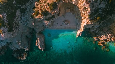 10 of the best beaches in Ikaria | Discover Greece