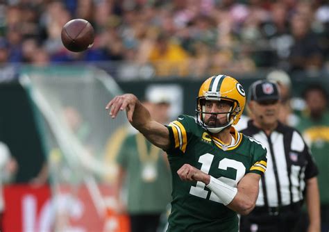 Aaron Rodgers Emerges From Darkness Retreat Reuters