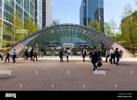 Canary wharf station entrance hi-res stock photography and images - Alamy