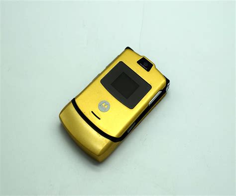 Motorola V3 Razr Sim Free Unlocked Mobile Flip Phone Gold Baxtros