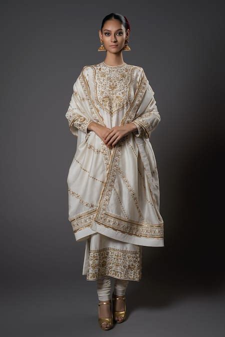 Buy Ivory Chanderi Silk Embroidered Zari Round Neck Vintage Kurta Set