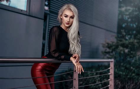 Обои girl sexy hot girl eyes smile beautiful figure model на телефон и рабочий стол