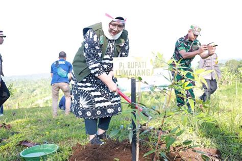 Tiga Pilar Lumajang Tanam Ribuan Pohon Peringati Hut Bhayangkara