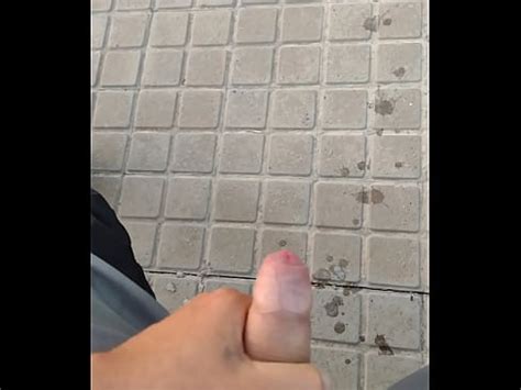 Masturbándome en público XVIDEOS