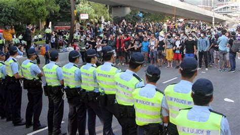 La Polic A Destruye Las Barricadas De Los Manifestantes En Hong Kong