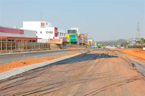 Pista do BRT no boulevard do Túnel de Taguatinga começa a ser revestida