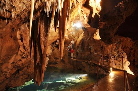 Jenolan Caves The World S Oldest Cave Networks Traveldigg