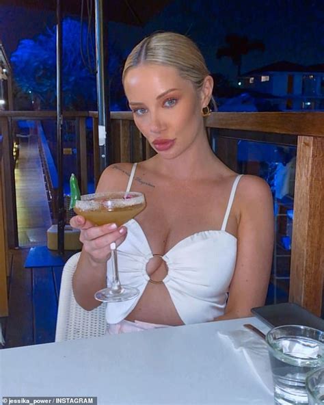 Married At First Sight S Jessika Power Jets Into Perth For Christmas