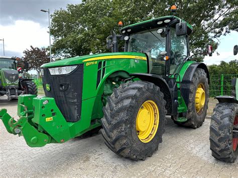 Tracteur agricole John Deere 8370R med centralsmørrings anlæg på d