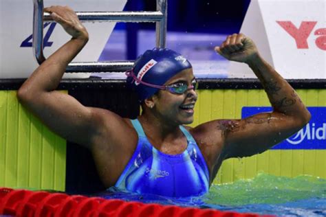 Etiene Medeiros é campeã mundial nos 50m costas em Budapeste Blog do