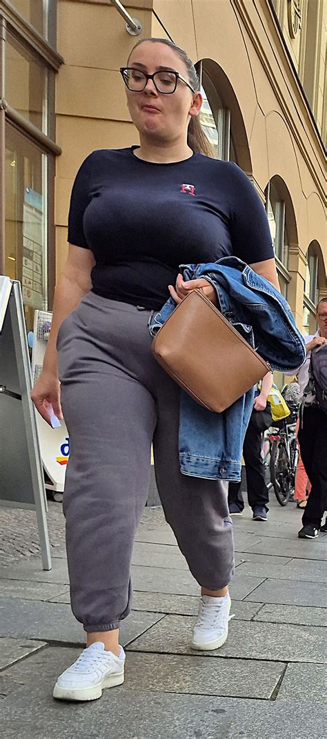 Huge Boobies Brunette Indoor Outdoor Boobs Forum