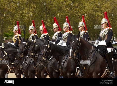 British Household Cavalry, Changing of the Horse Guards, Horse Guards ...