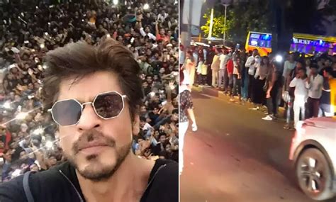 Fans Wait Outside Shah Rukh Khan S Mannat To Get A Glimpse Of The Star