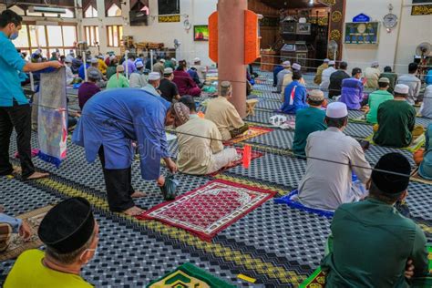 Muslim People Offer Friday Prayers at Muadzam Shah Mosque Editorial ...