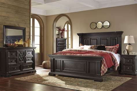 20+30+ Bedroom With Brown Furniture – HOMYRACKS