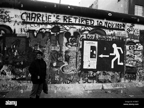 Checkpoint Charlie Berlin Wall 1989 Stock Photos & Checkpoint Charlie ...