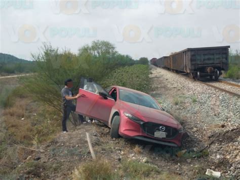 Alerta Vehículo se impacta contra ferrocarril en Carretera Victoria