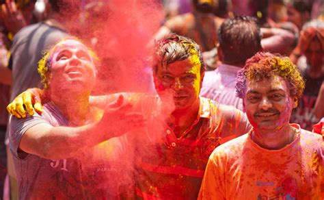 Holi 2018 Celebration in Maharashtra: Vibrant Photos of Holi in Mumbai ...