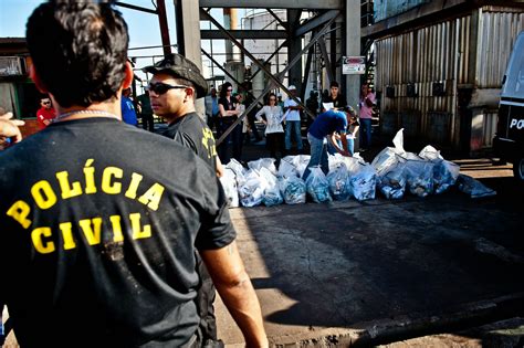 Pol Cia Apreende Mais De Uma Tonelada De Drogas Na Fronteira Gua Boa