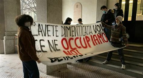 Milano Gli Studenti Occupano Il Liceo Berchet Contro La Dad Vogliamo