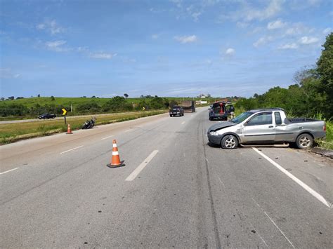 Motociclista Fica Ferida Após Ser Atingida Por Caminhonete Na Br 262 Em