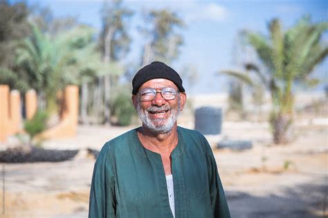 Upper Egyptian Farmer Watering Crops Del Colaborador De Stocksy