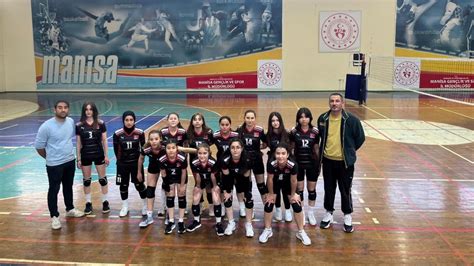 Okulumuz Kiz Voleybol Takimi Lk Ma Ini Zm R T Rk Kolej Le Oynadi