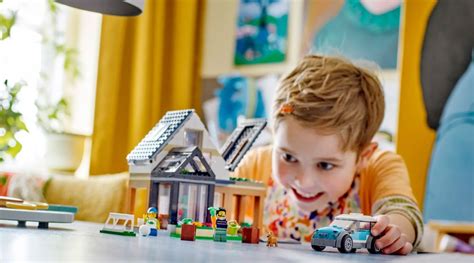 Lego City Pas Cher La Maison Familiale Et La Voiture Lectrique