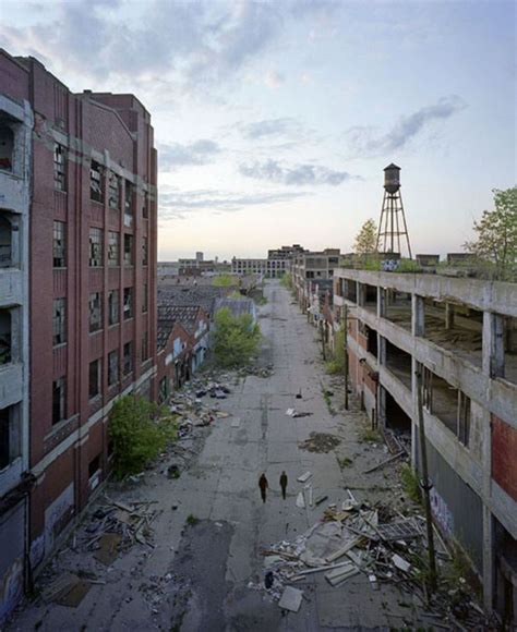 20+ Abandoned Detroit Photos: A City That Lost It All