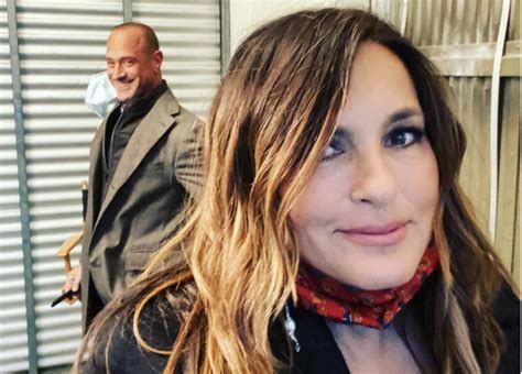 Law Order Svu Spoilers Mariska Hargitay And Chris Meloni Tease Fans