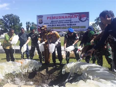 Polres Malteng Musnahkan Barang Bukti 2 703 Liter Miras Jenis Sopi