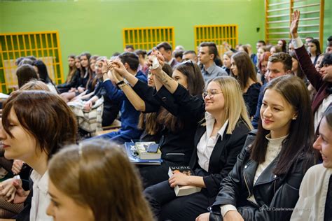 Zakończenie roku szkolnego uczniów klas III w XVI LO TARNÓW Polski