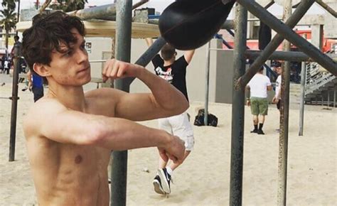 Tom Holland Workout Routine And Diet How To Get Spiderman Ripped Fitmole