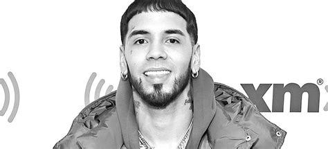 Anuel AA se burla de canción de Karol G con Shakira le llueven