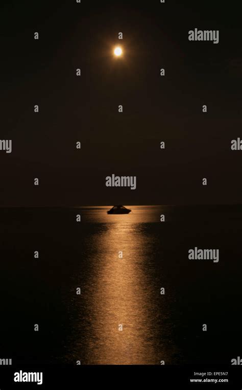 Moon reflection ocean hi-res stock photography and images - Alamy