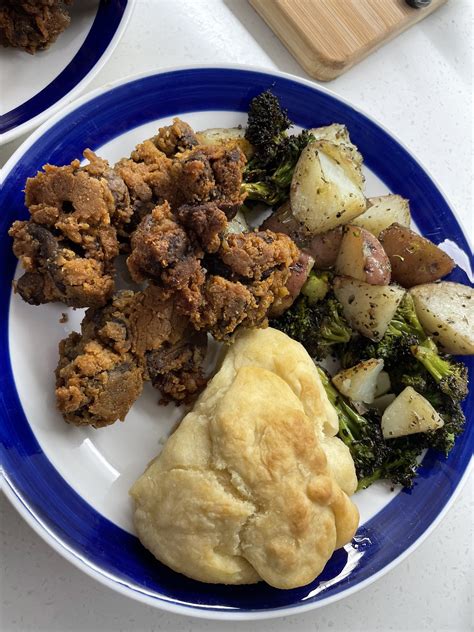 Southern comfort food vegan style🤤 : r/VeganFoodPorn