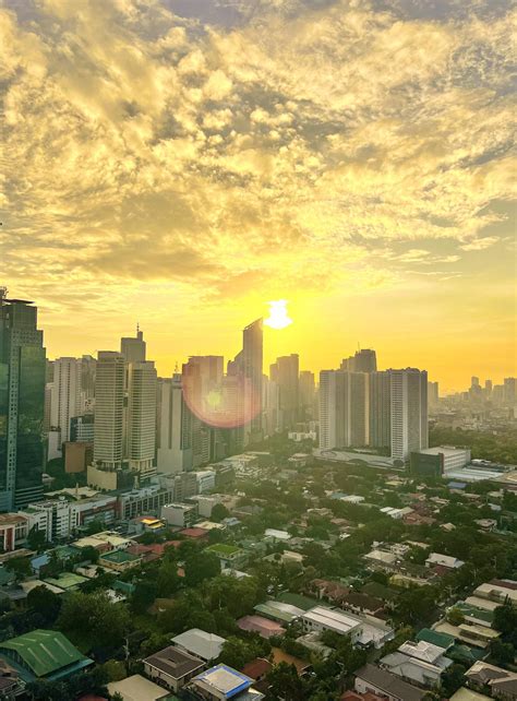 Sunset over Manila, Philippines 🇵🇭 : r/sun