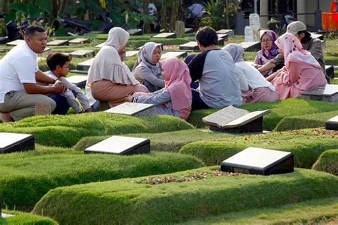 Syaban Jadi Bulan Ziarah Ke Kuburan Dan Tradisi Ruwahan Di Jawa Pojok